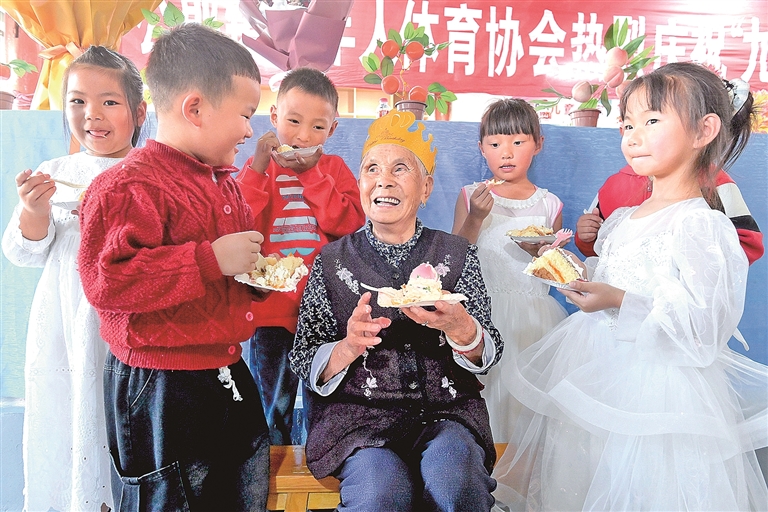 用暖心服务守护“一老一小”的幸福 用暖心服务守护“一老一小”的幸福
