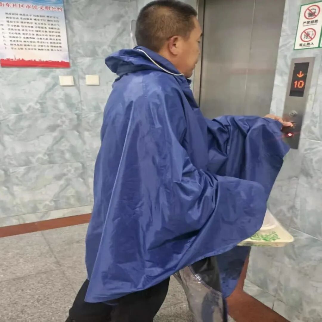 风雨中的逆行者——西城养老服务驿站温情守护显担当 风雨中的逆行者——西城养老服务驿站温情守护显担当