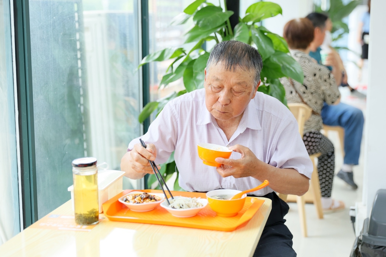 江苏阳澄湖镇首家社区食堂“屋里湘”邻里小厨开张 江苏阳澄湖镇首家社区食堂“屋里湘”邻里小厨开张